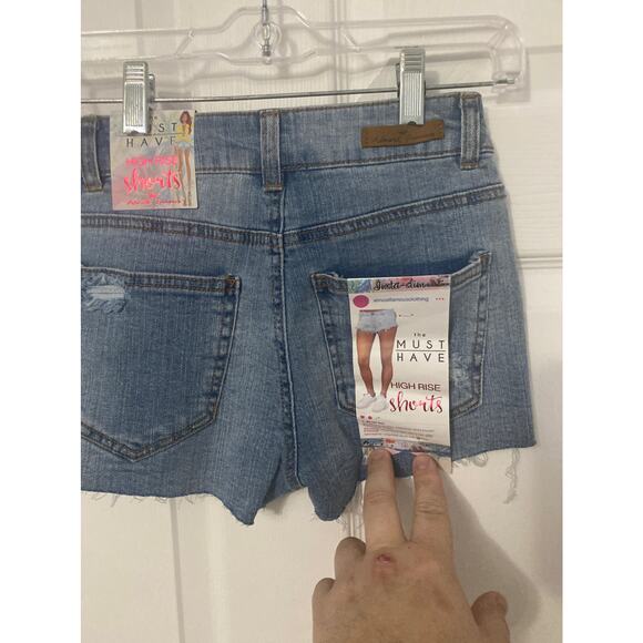Almost famous jean shorts size 0 nwt - Picture 4 of 6